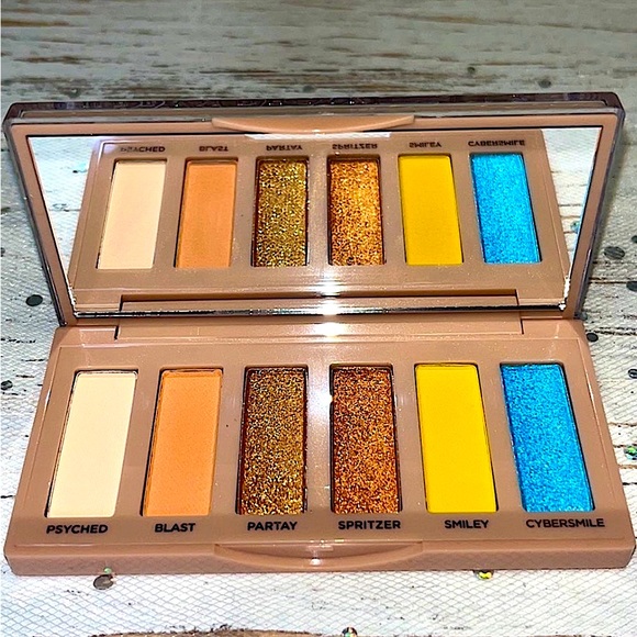 SOLD OUT LIMITED EDITION UD x Smiley Naked Mucho Happy Eyeshadow Palette - Picture 1 of 11